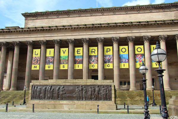 St George's Hall (1841-54) with Liverpool Cenotaph (1930). Liverpool, England. Style: Neoclassical. Architect: Harvey Lonsdale Elmes & Charles Cockerell.