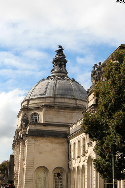 Dome of Cardiff City Hall topped by Welsh dragon (1904) sculpted by Henry Charles Fehr. Cardiff, Wales.