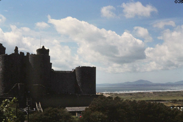 Harlech Castle (1283) overlooking the Irish Sea, built by Edward 1 during his invasion of Wales. Harlech Gwynedd, Wales. Architect: James of St George.