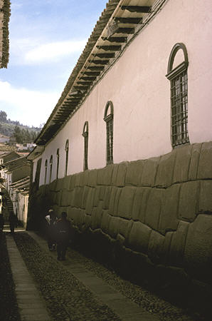 Hathunrumiyoq Alley in Cusco with Spanish building on Incan block foundation. Peru.