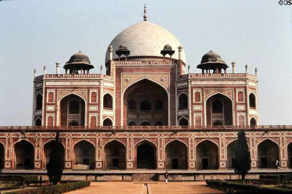 Humayun Tomb building, architectural precursor to Taj Mahal. Delhi, India.