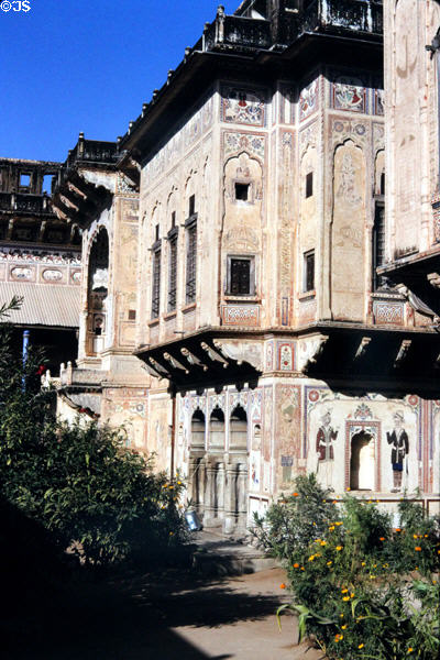 Typical architecture of haveli,a manor house built by wealthy businessmen (early 20thC). Mandawa, India.