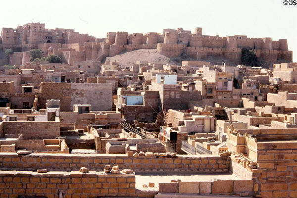 The fort rises above Jaiselmer. India.