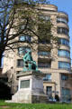 Benjamin Franklin monument before building in Art Deco style on rue Franklin near Place du Trocadéro. Paris, France.