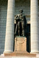 Thomas Jefferson statue at entrance to Missouri State Capitol. Jefferson City, MO.