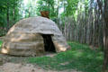 Family mat covered hut of Algonkain Yehakin Indians at Henricus. VA.