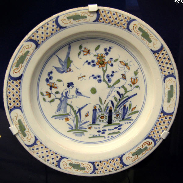 Ceramic bowl (c1740) decorated to resemble Chinese style, made in Bristol, possibly by Thomas Cantle at Temple Black, at Bristol Museum & Art Gallery. Bristol, England.